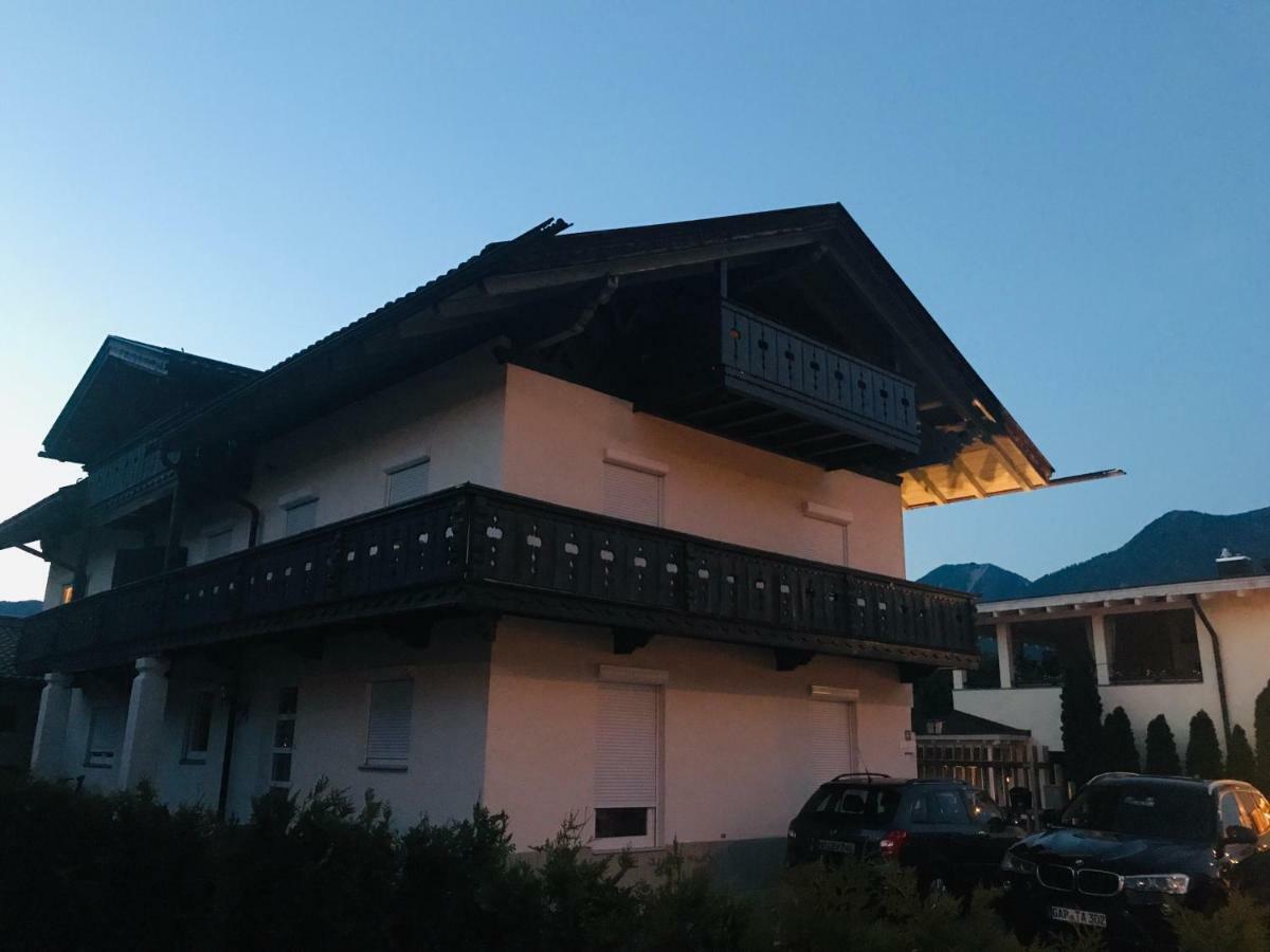 Ferienhaus Butterfly Гармиш-Партенкирхен Екстериор снимка